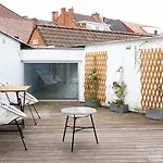 Architectural House Near City Center - 20Min Walk