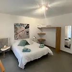 Apartment With Free Covered Parking - City Center