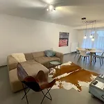 Apartment With Free Covered Parking - City Center
