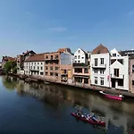 Budget Rooms By Ghent River