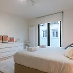 Huswell - Stylish Apartment On Top Location