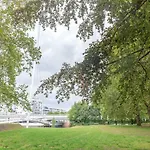 Architectural House Near City Center - 20Min Walk