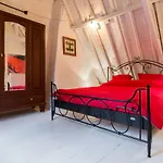 Romantic 16Th Century Workers House