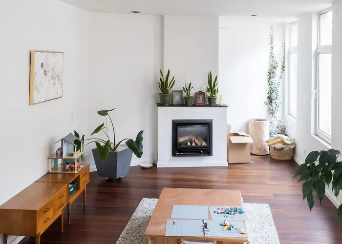 Architectural House Near City Center - 20Min Walk