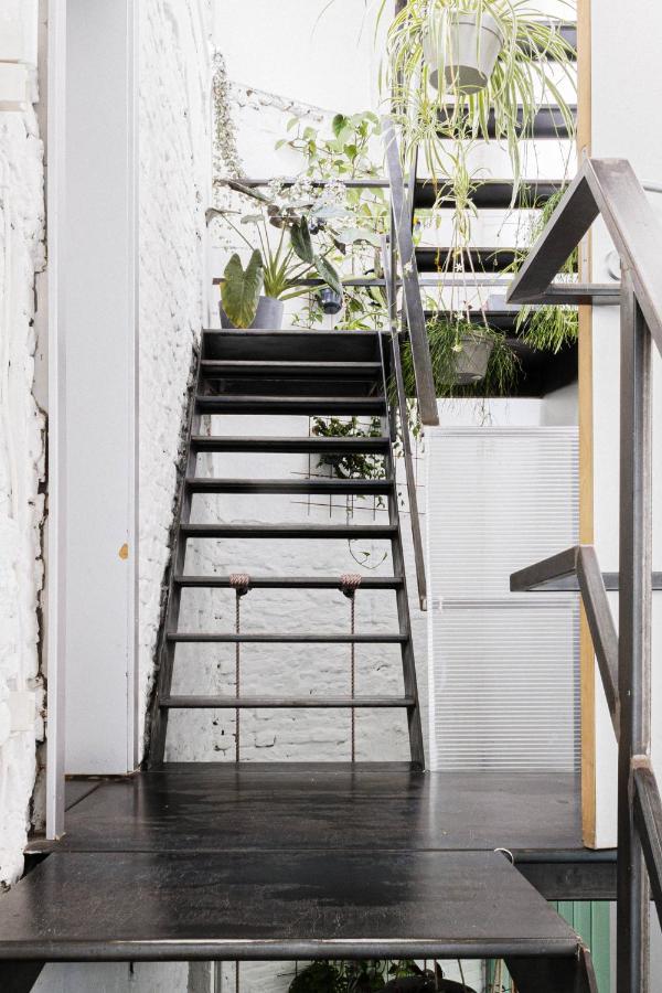 Architectural House Near Center - 20min Walk Vakantiehuis