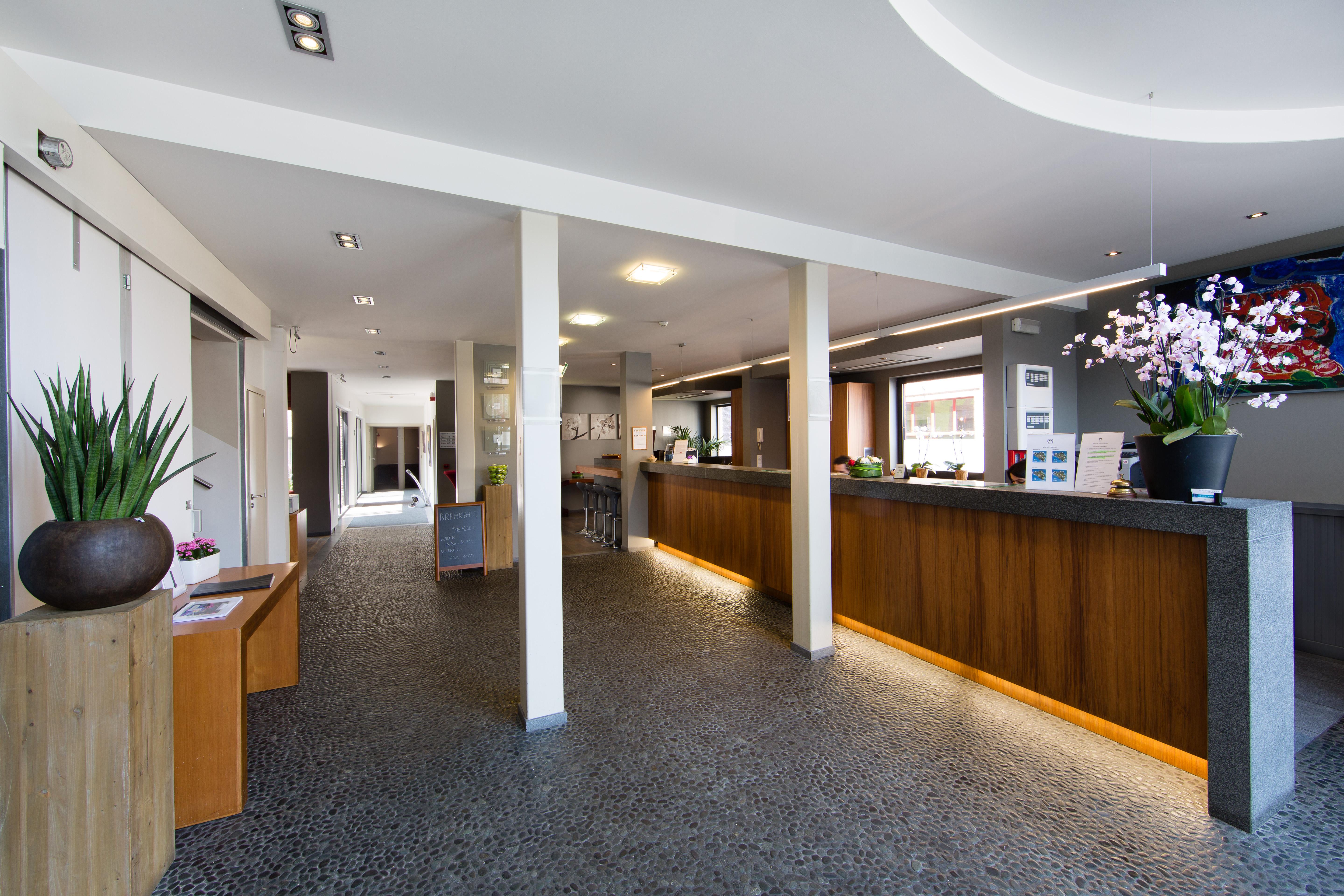 River Hotel