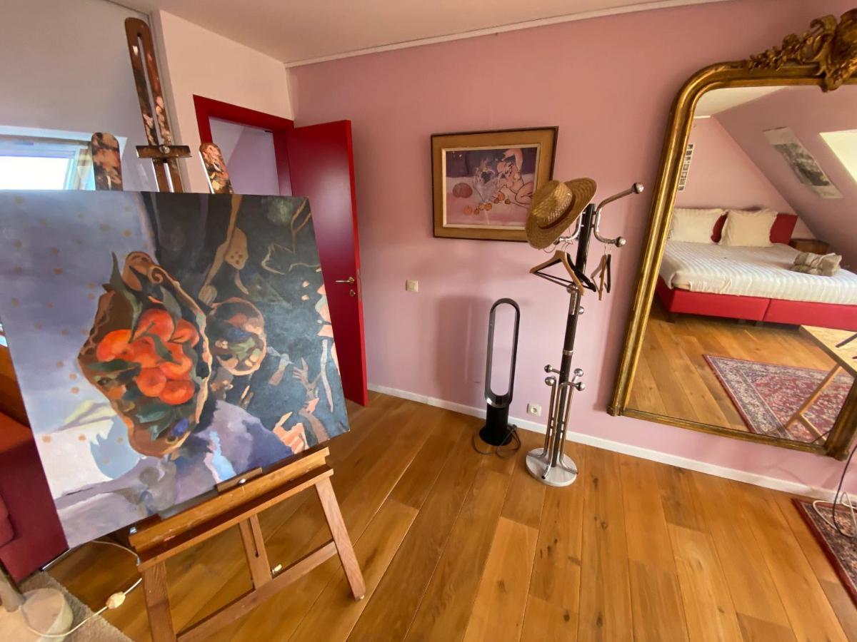 Artist's Loft & Garden 3*
