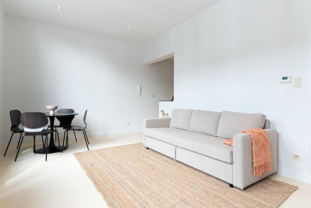 Bright, Spacious & Perfectly Located In The Heart Of *