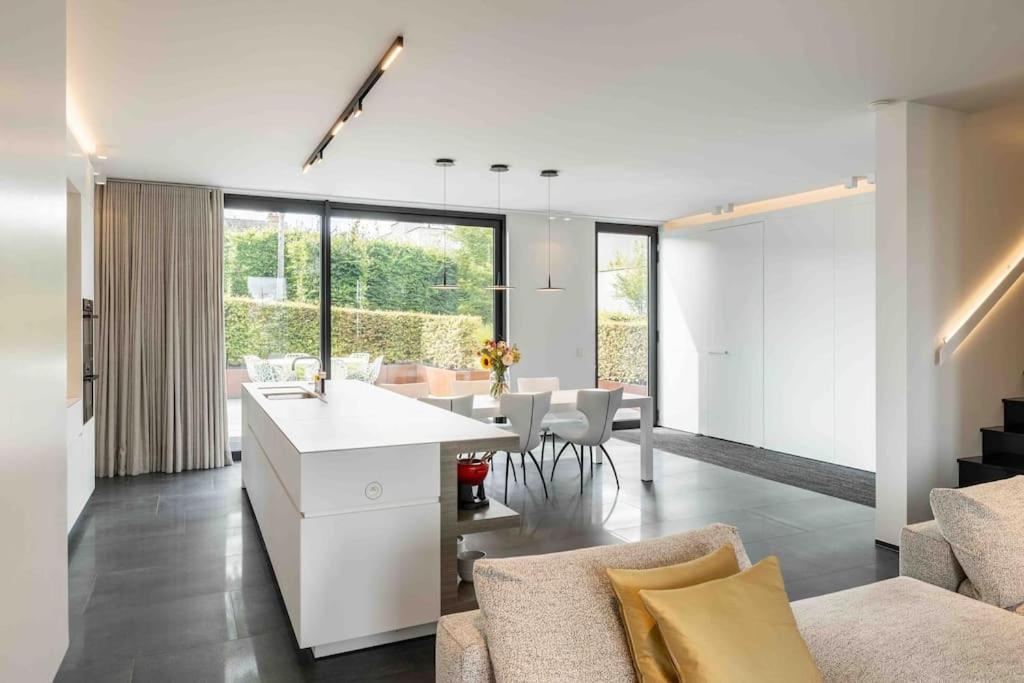 Exclusive Penthouse/workspace With Stunning Views Apartment *