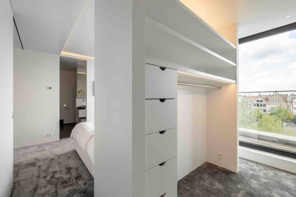 Exclusive Penthouse/workspace With Stunning Views Apartment *