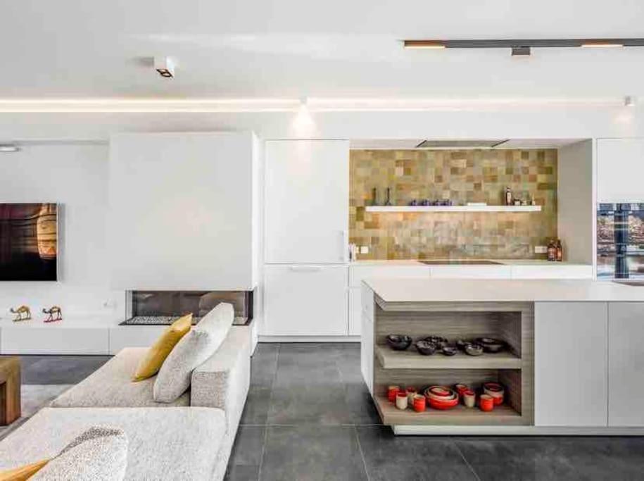 Apartment Exclusive Penthouse/workspace With Stunning Views *
