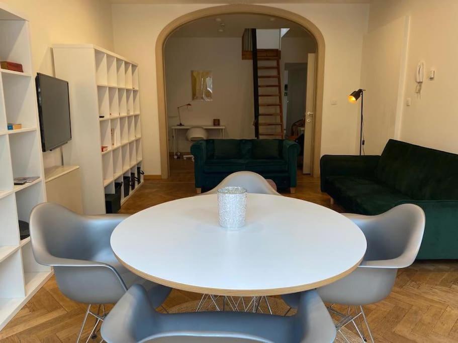 Apartment Art Deco - Two Bedroom *