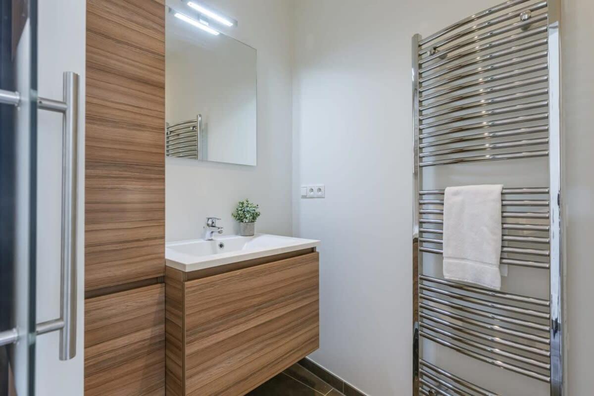 Apartment Pleasant Near The Center Of *