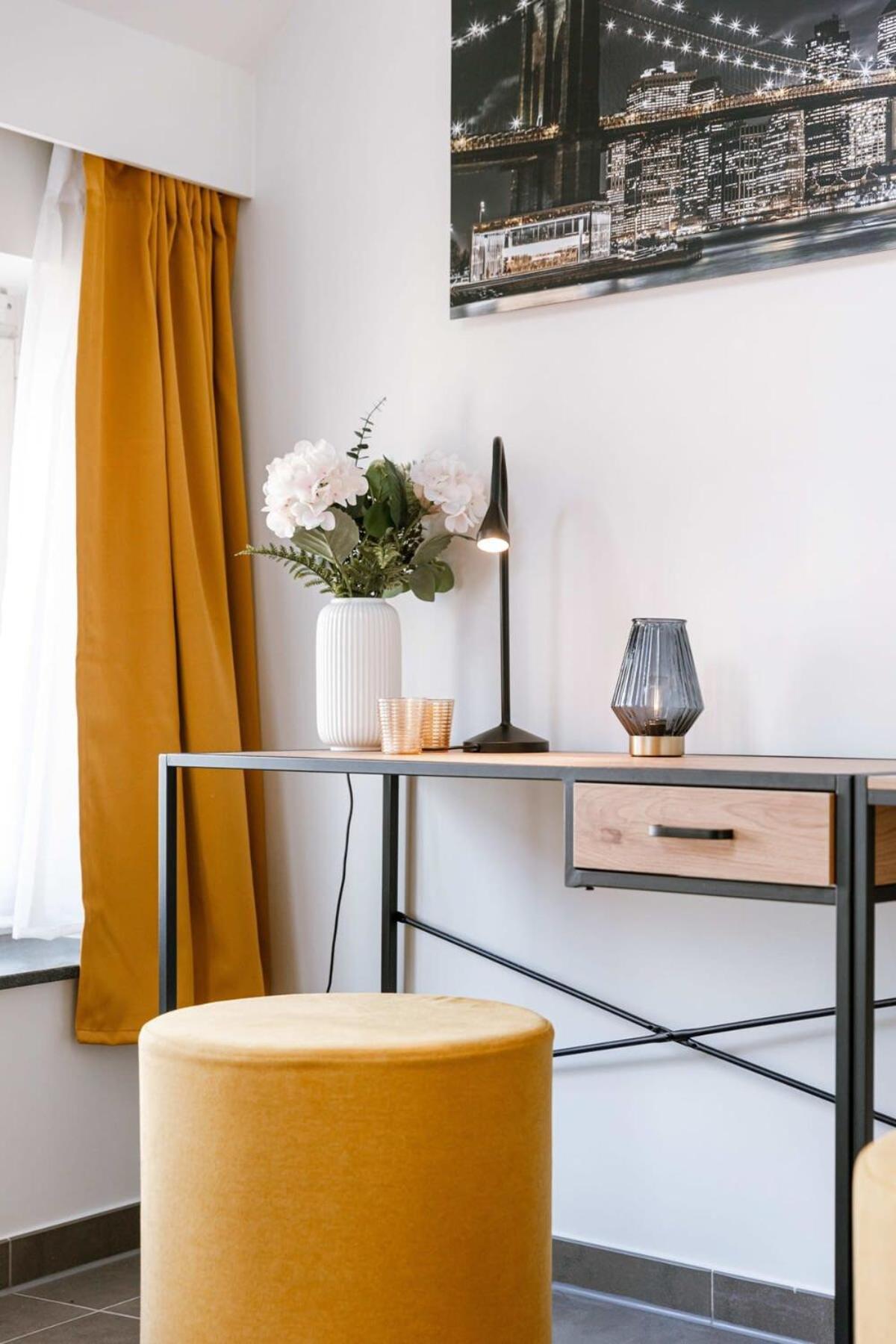 Pleasant Near The Center Of Apartment *