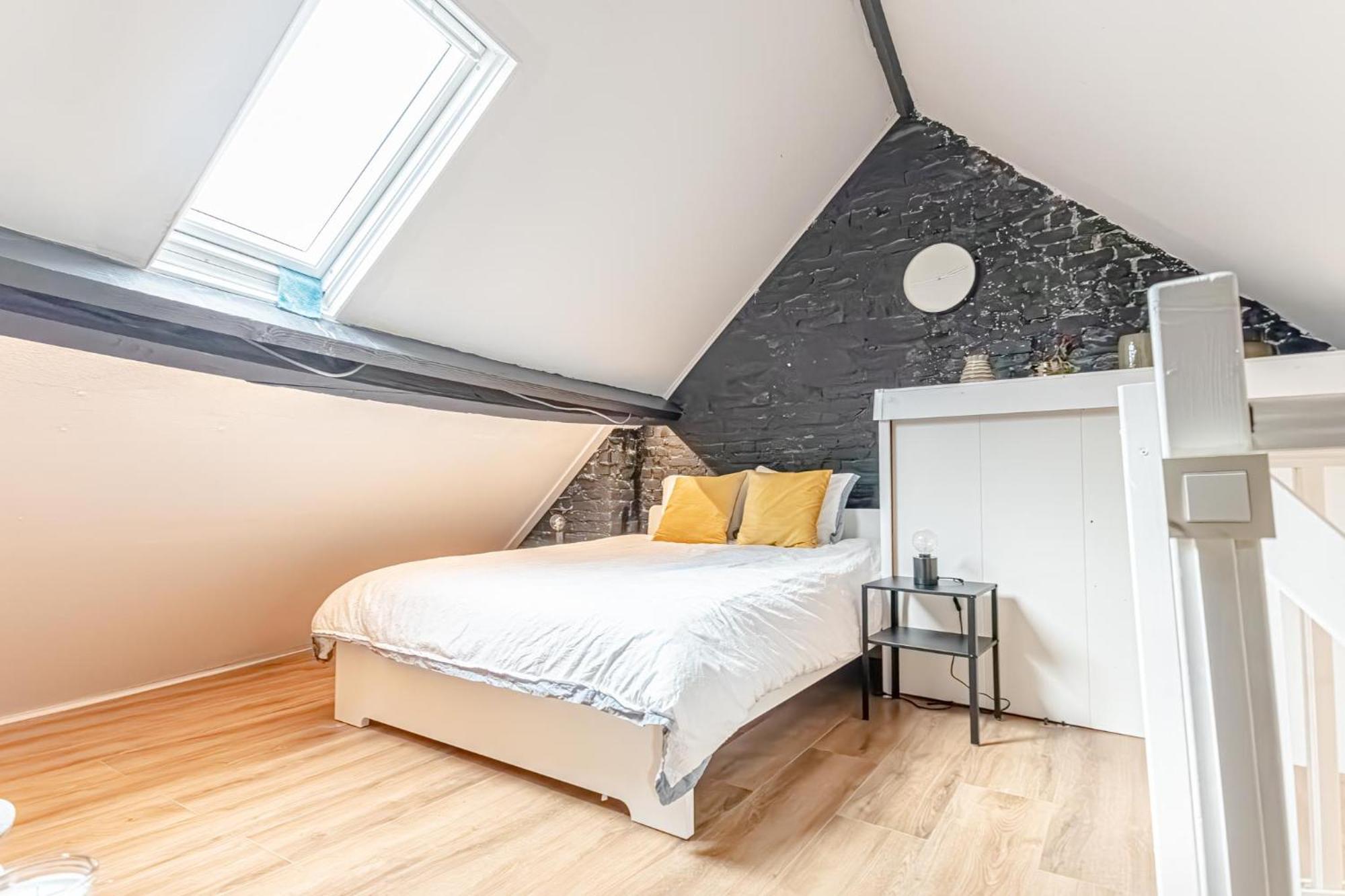 Spacious Shared 5br In The Heart Of *