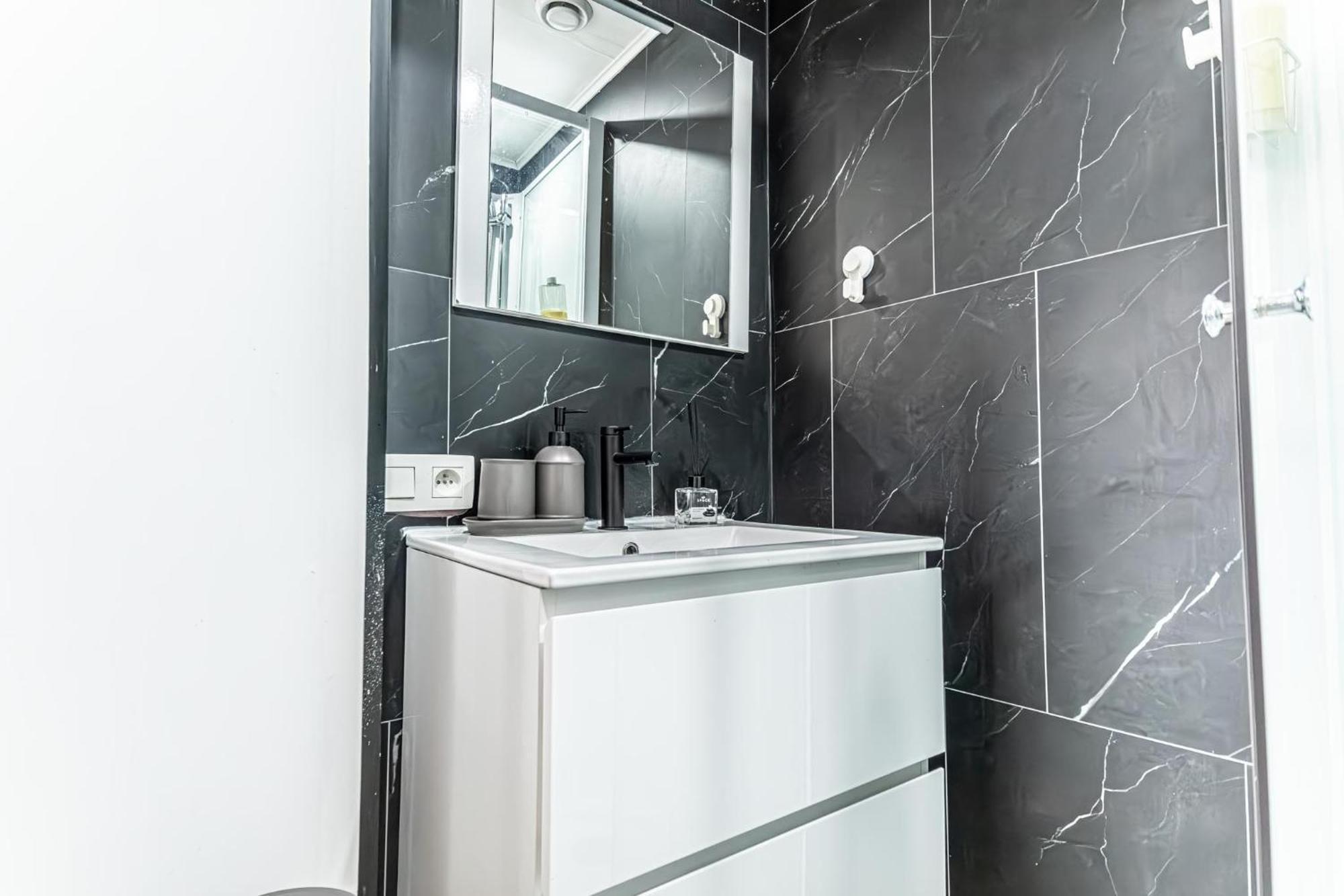 Spacious Shared 5br In The Heart Of *