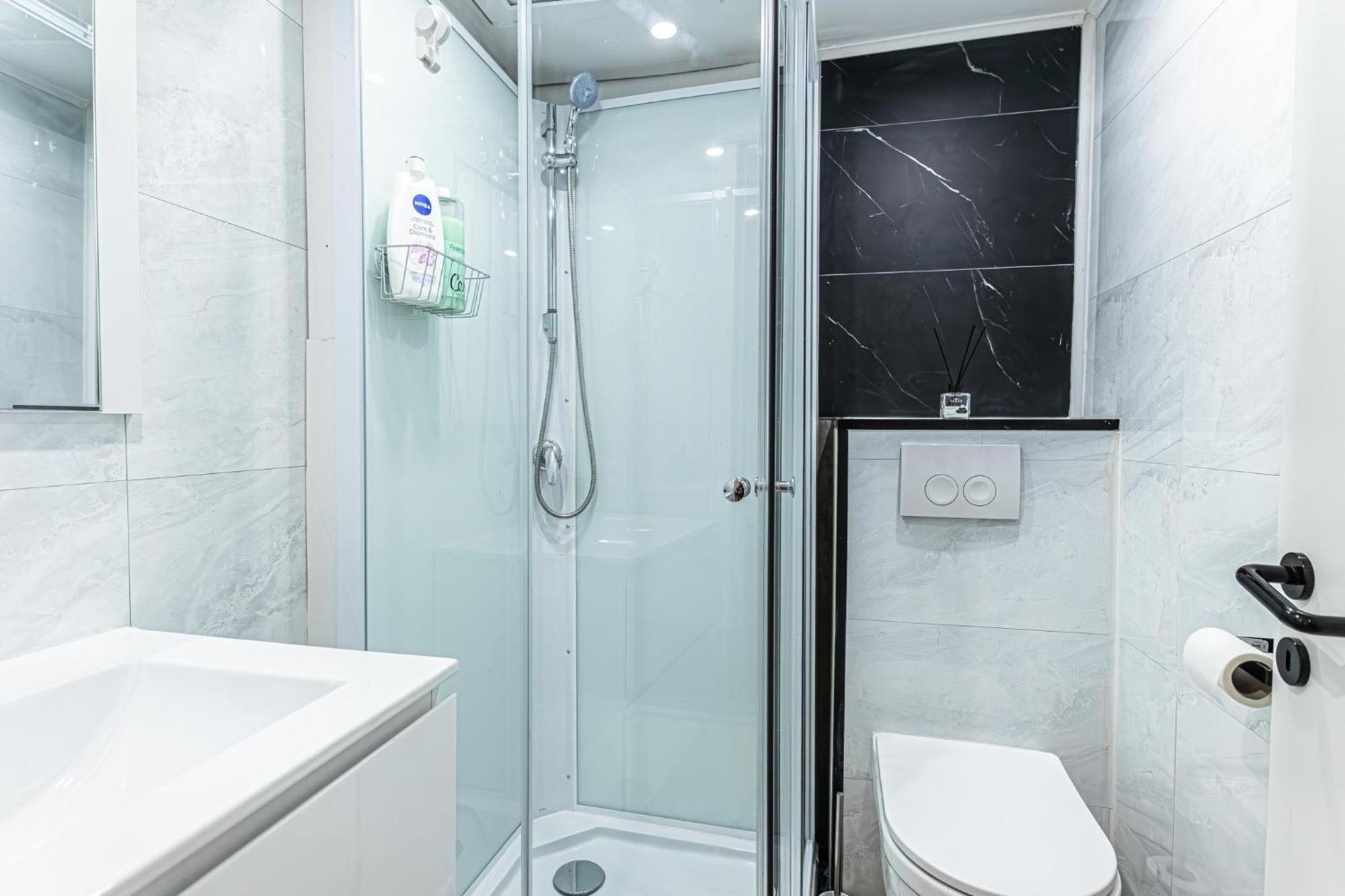Spacious Shared 5br In The Heart Of Apartamento *