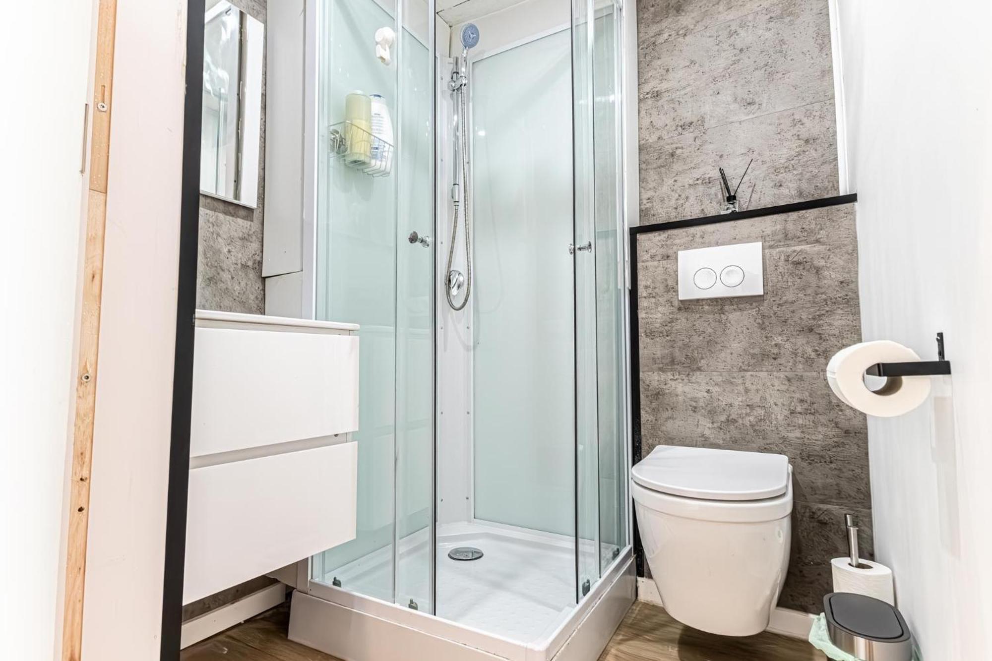 Spacious Shared 5br In The Heart Of