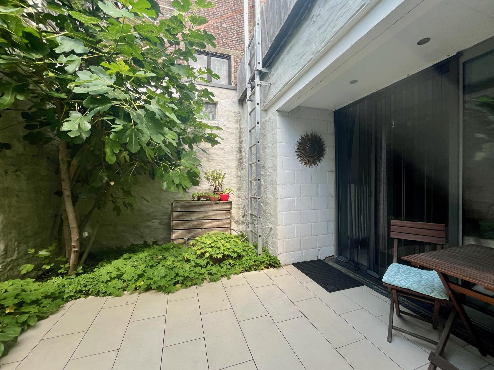 Appartement Lounge In The Intimate Urban Garden At A Retro Getaway
