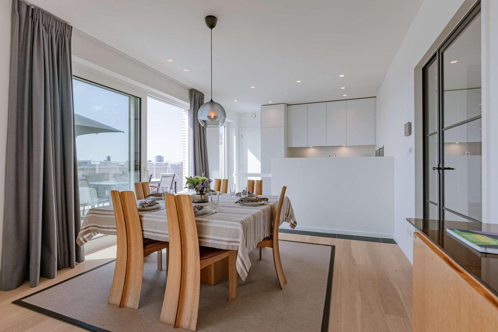 Huswell - Spacious In With Big Terrace Apartment *