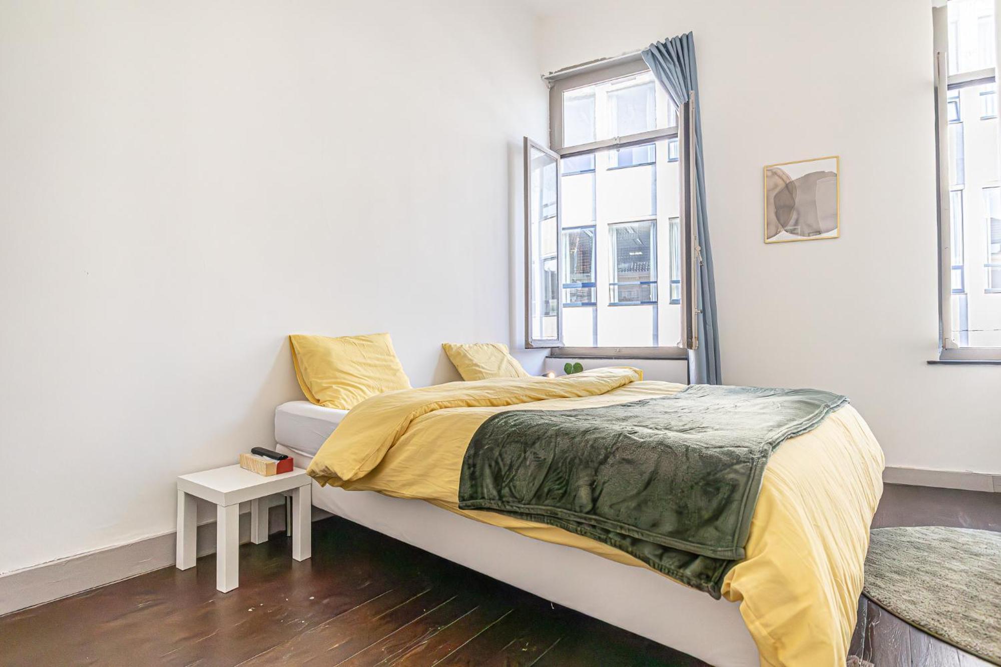 Apartment Lovely With View At Vibrant Ghent, Breezy Balcony