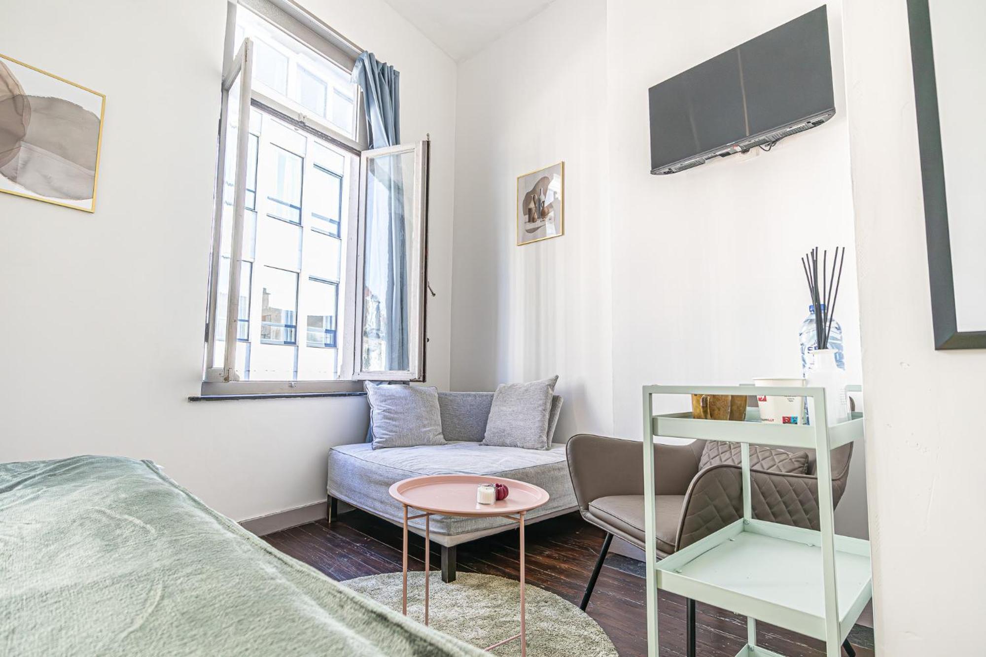 Apartment Lovely With View At Vibrant Ghent, Breezy Balcony Ghent