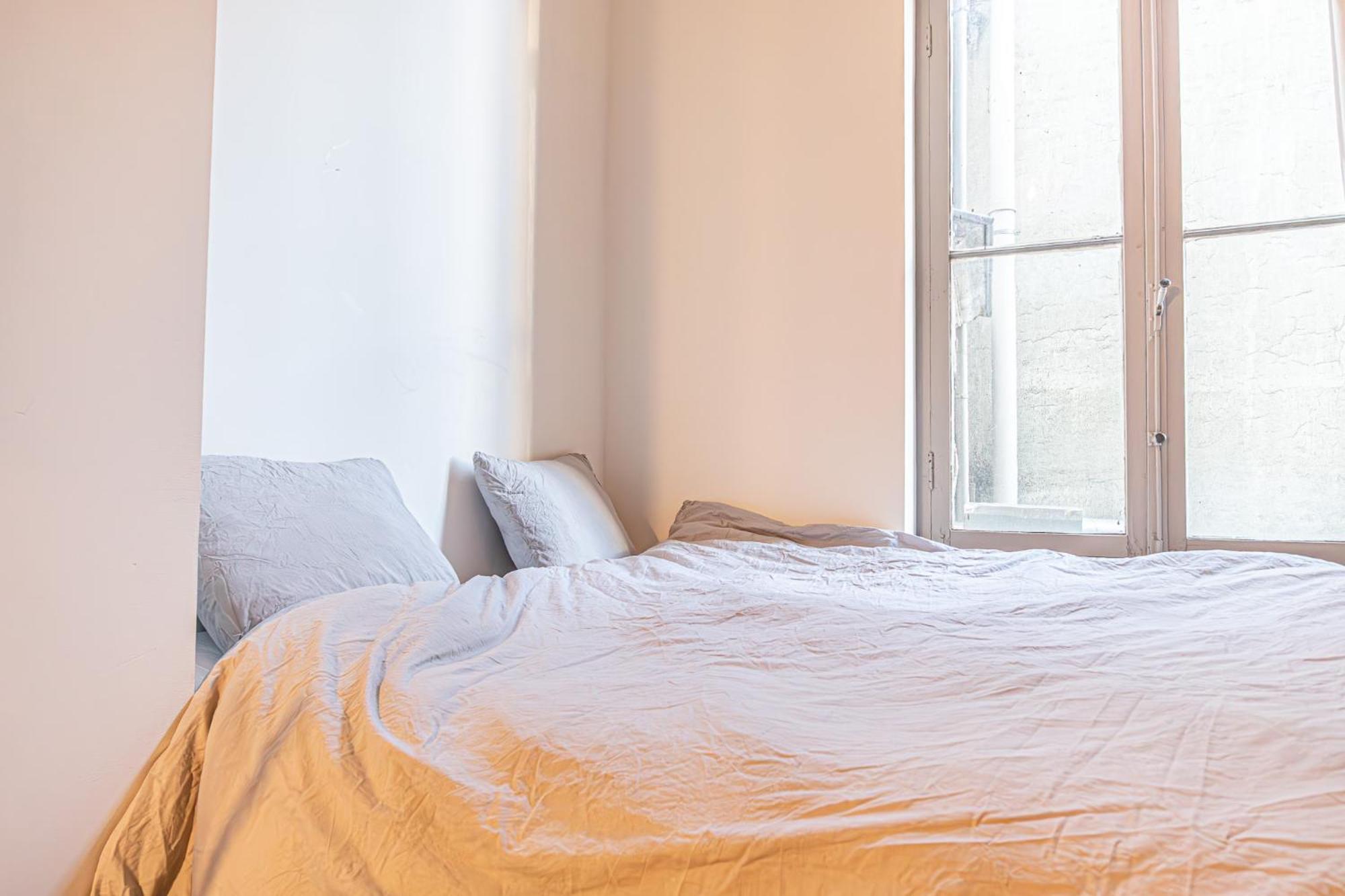 Apartment Lovely With View At Vibrant Ghent, Breezy Balcony Ghent