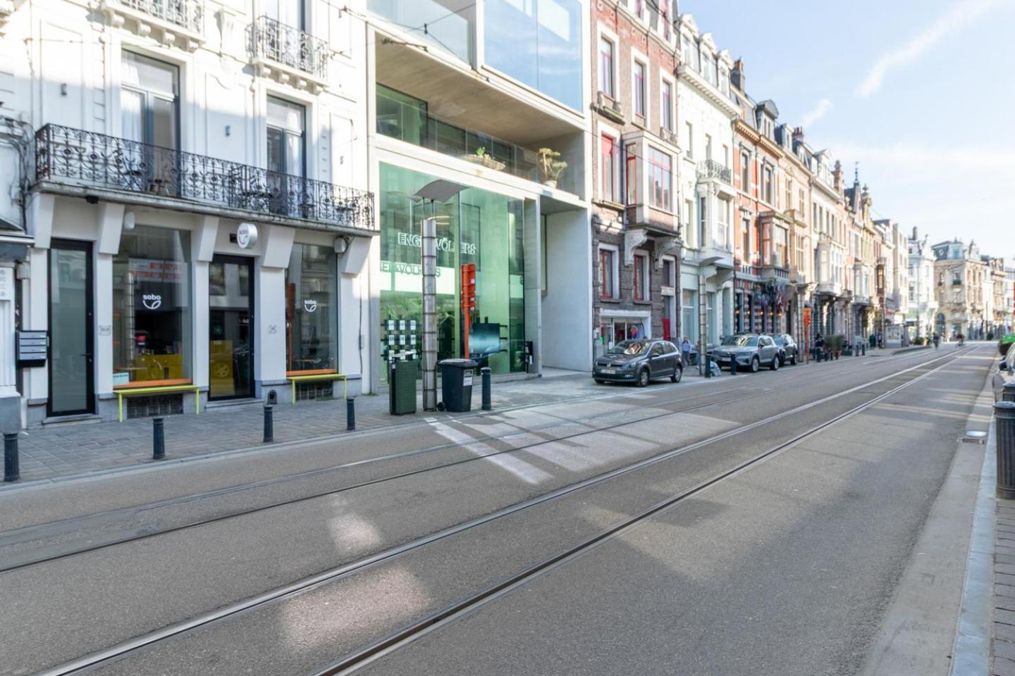 Bright, Spacious & Perfectly Located In The Heart Of Gante