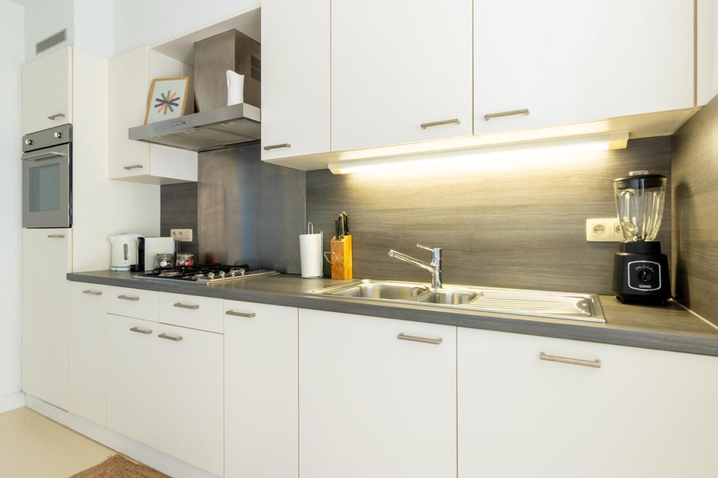 Bright, Spacious & Perfectly Located In The Heart Of Apartamento