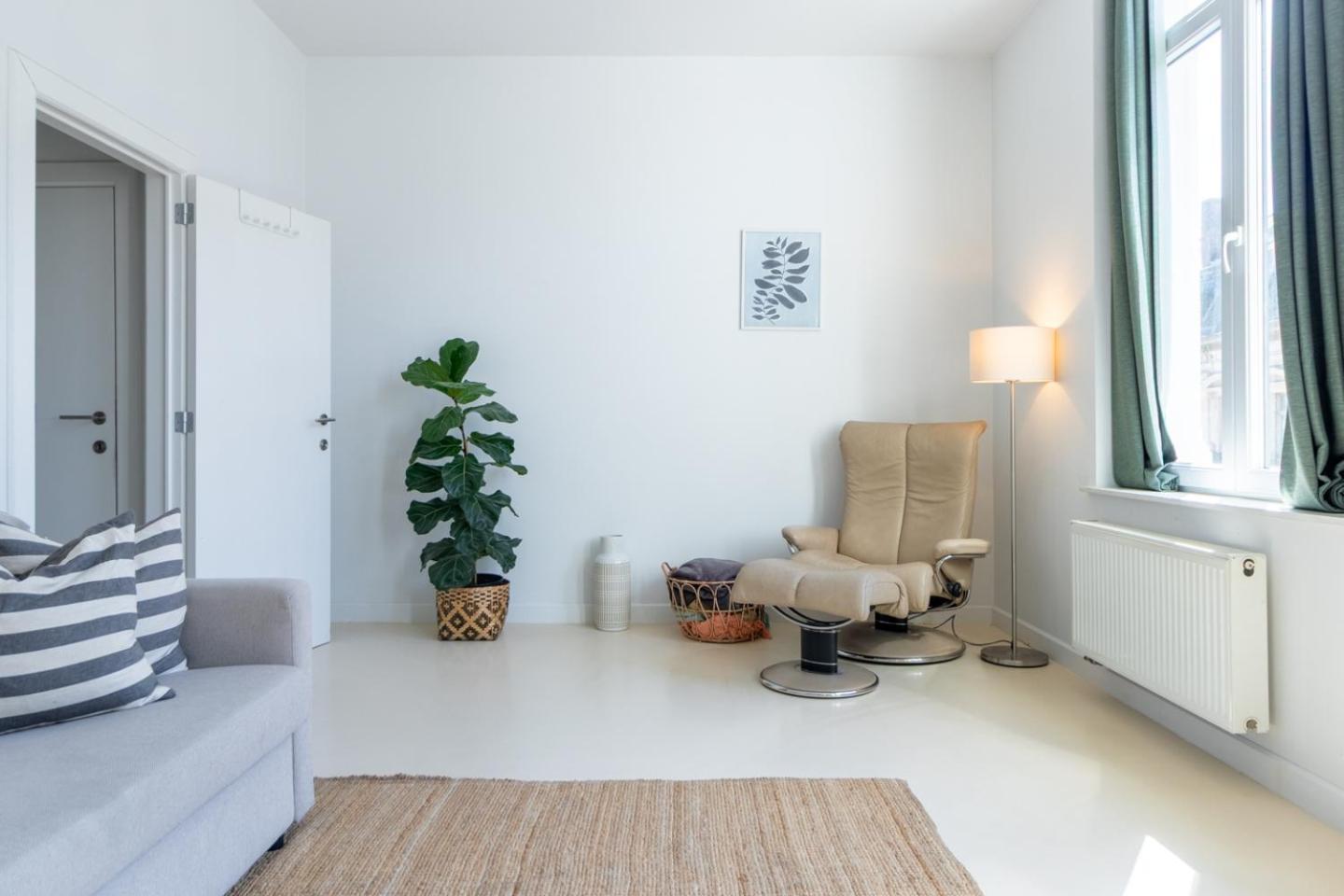 Bright, Spacious & Perfectly Located In The Heart Of Apartamento *