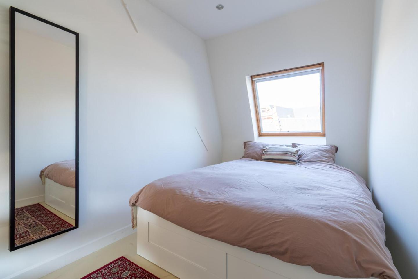 Bright, Spacious & Perfectly Located In The Heart Of Apartamento Gante