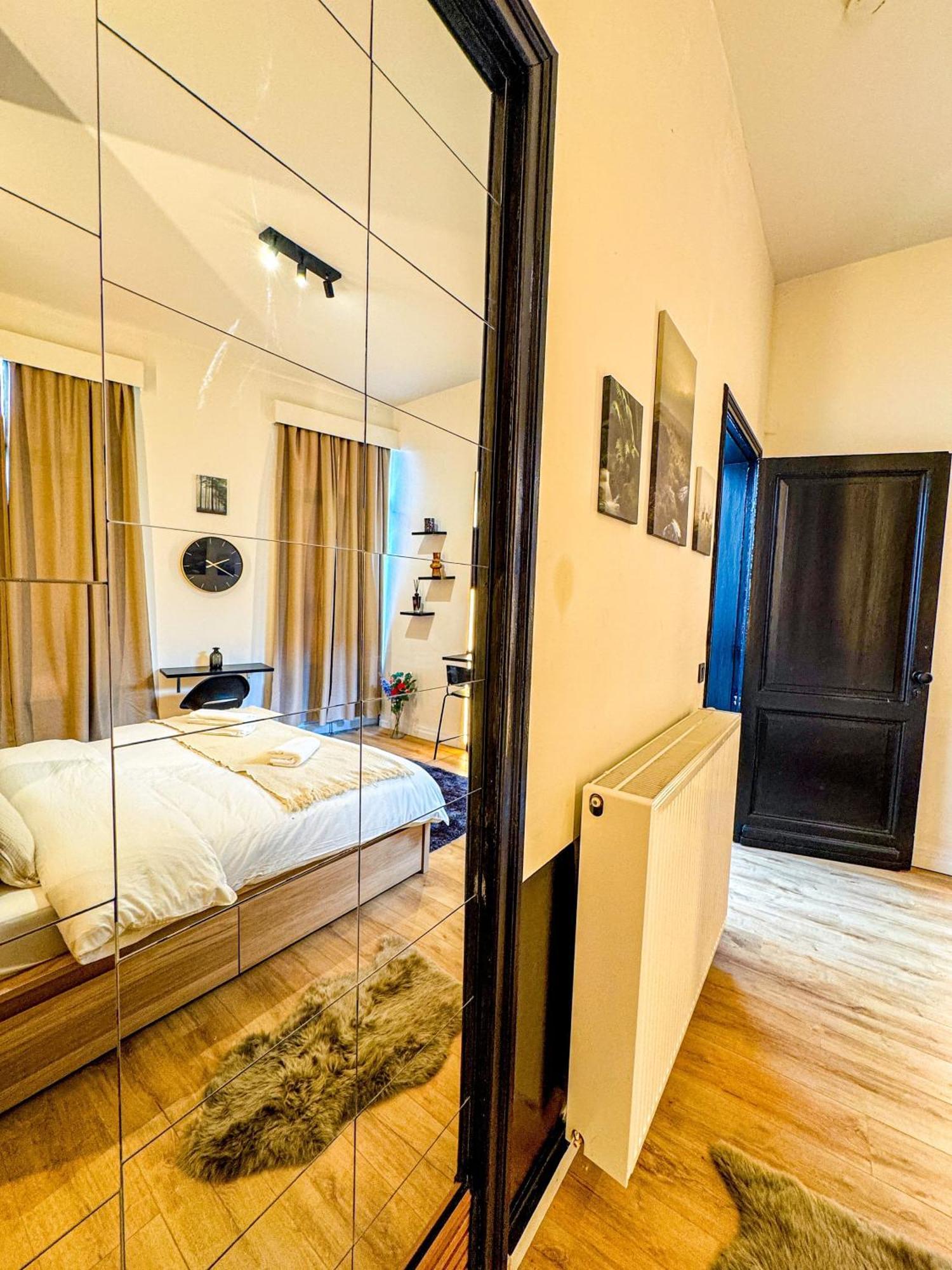 Lovely With View At Vibrant Ghent, Breezy Balcony Apartment Ghent