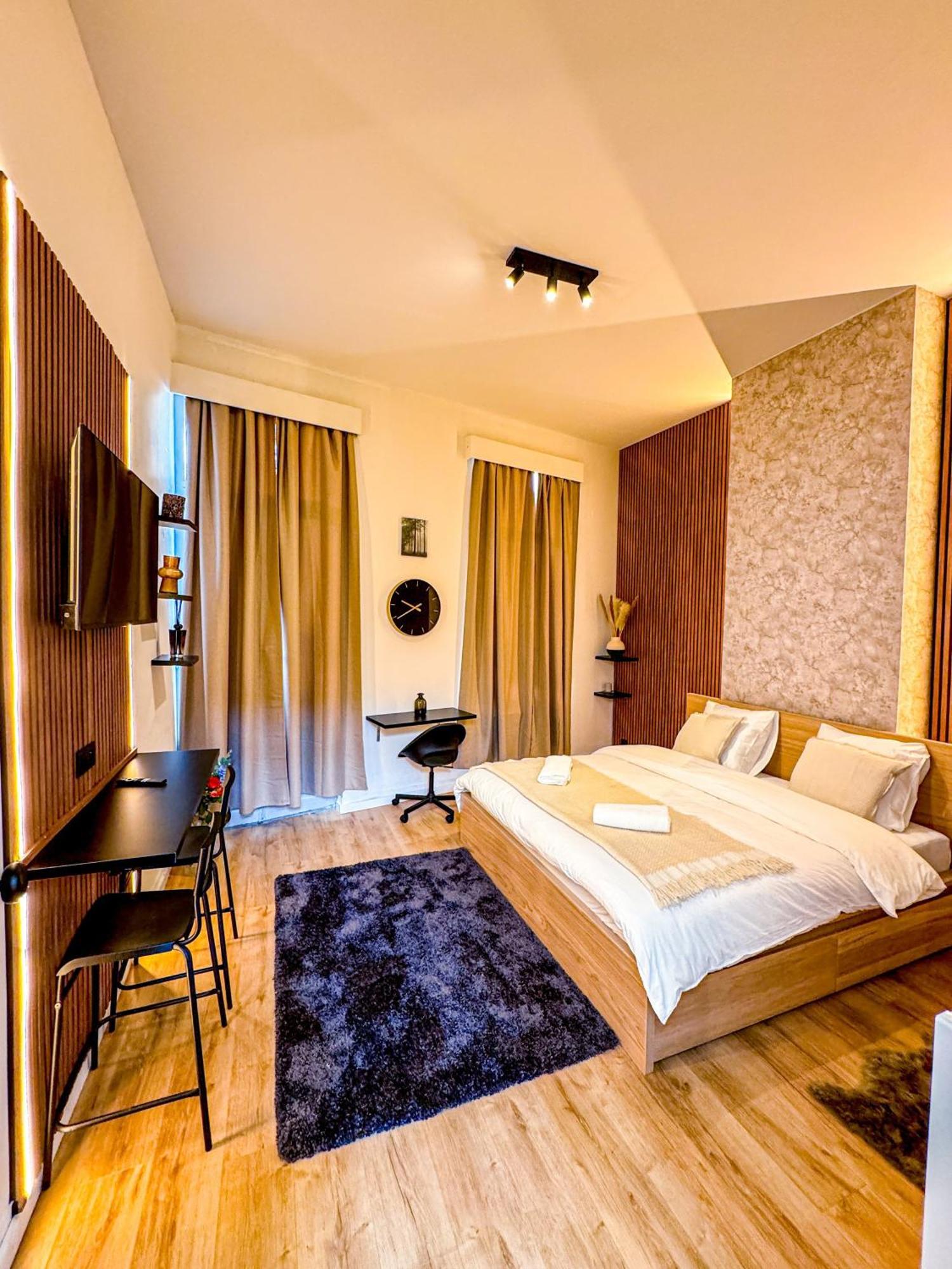 Apartment Lovely With View At Vibrant Ghent, Breezy Balcony