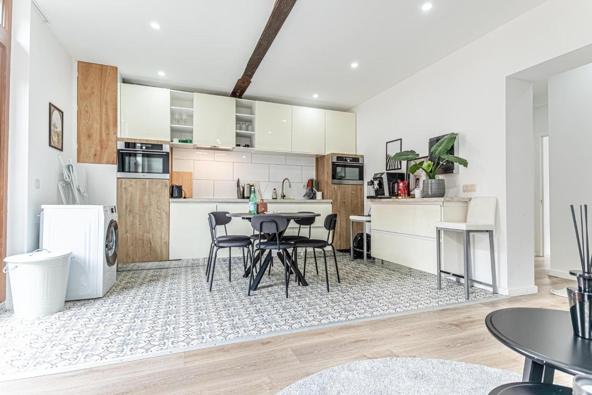 Appartement Elegant 3br & 1lr Waterfront Retreat In *