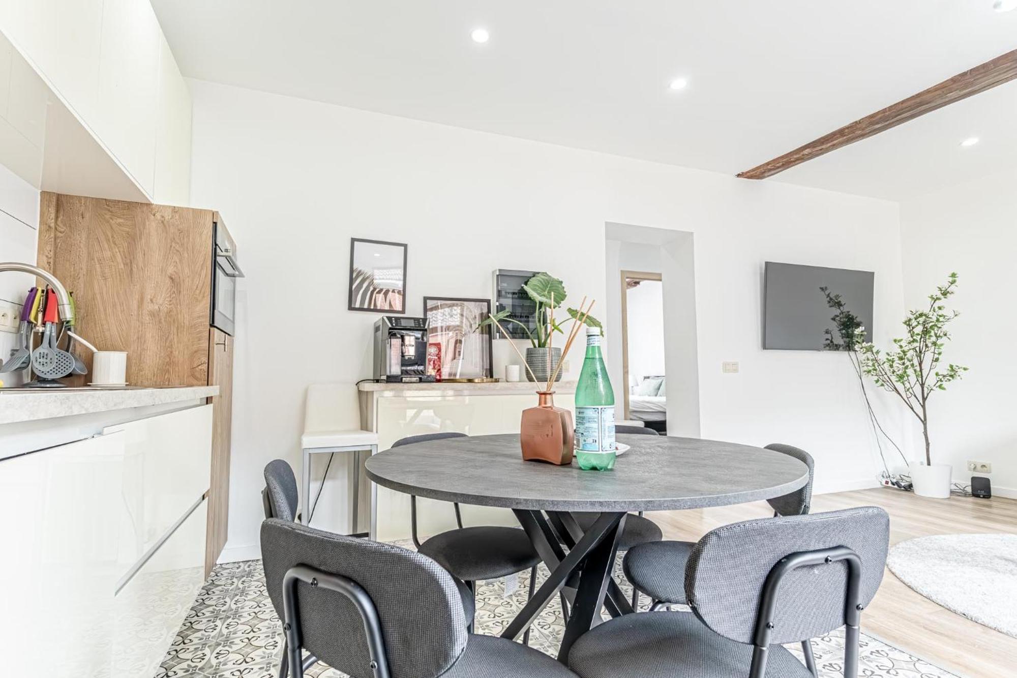 Elegant 3br & 1lr Waterfront Retreat In Appartement *