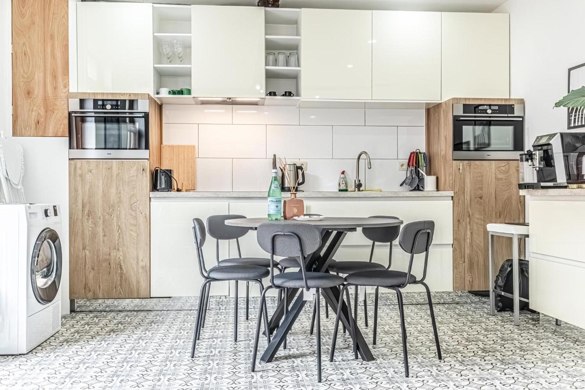 Elegant 3br & 1lr Waterfront Retreat In Appartement Gent