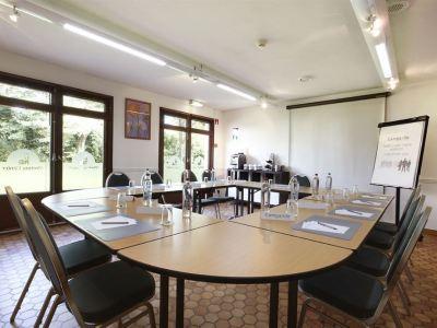 Hotel Campanile & Restaurant 2*