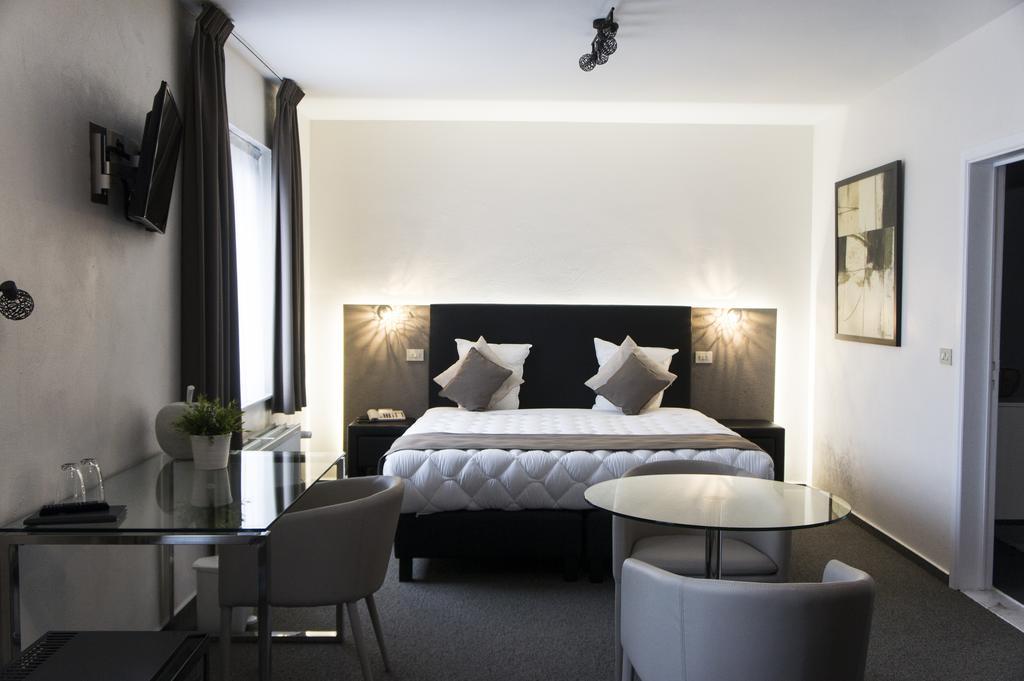 Adoma Hotel 3*