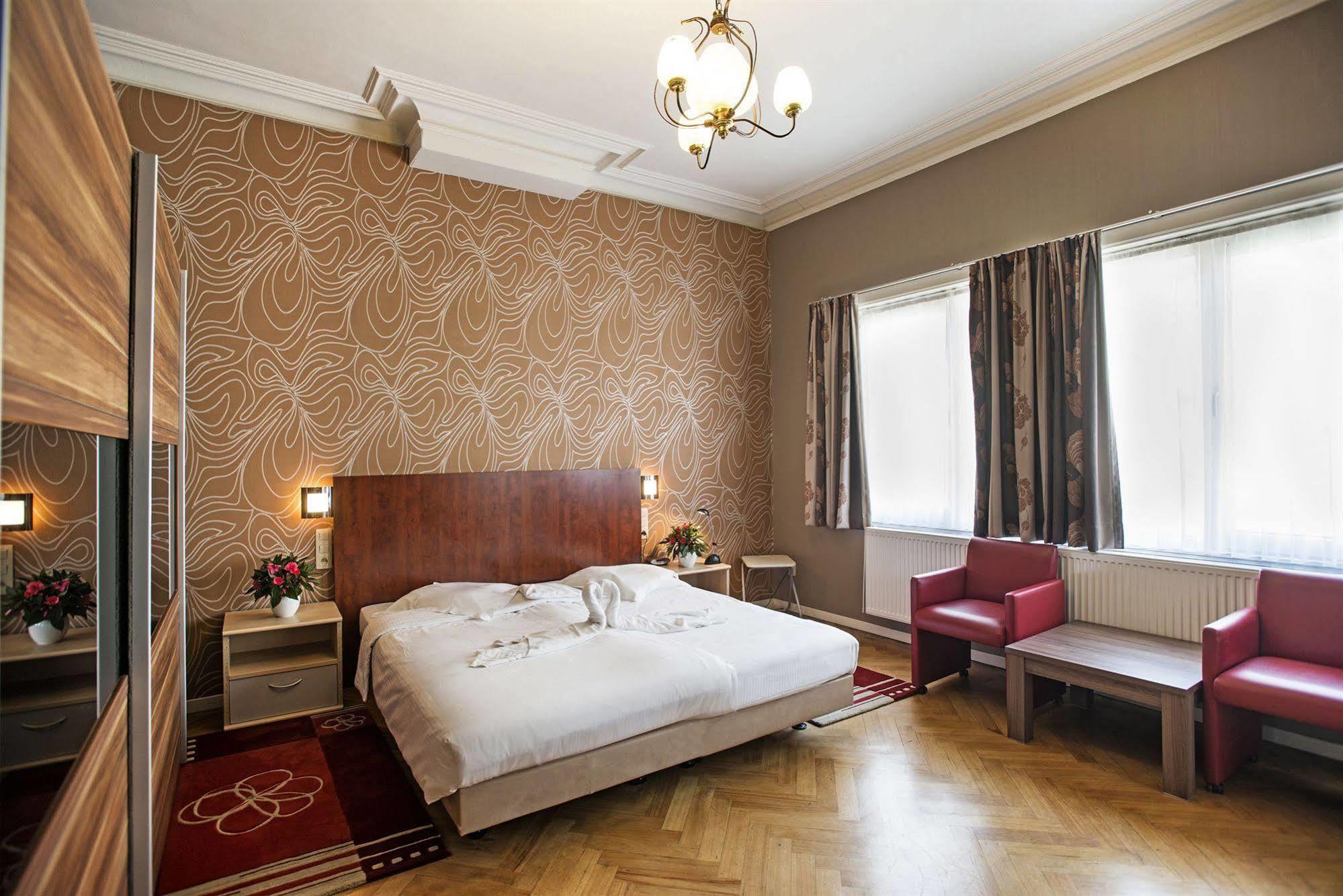Cathedral Centrum 3*
