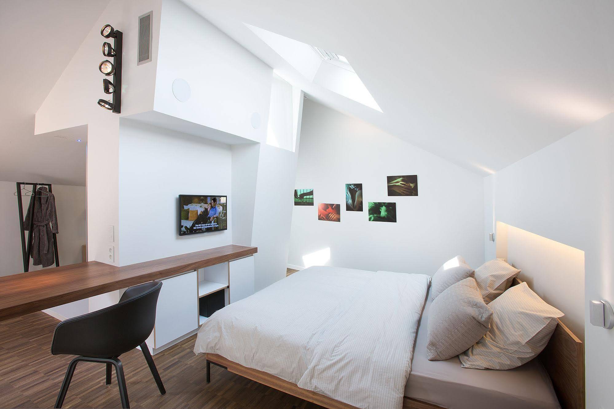 Snooz Bed & Breakfast