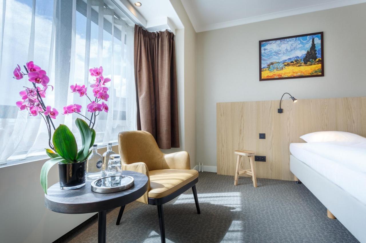 Carlton Hotel 3*
