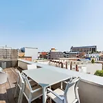 Classy Apartment In City Center With Large Balcony