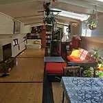 Houseboat Orfeo