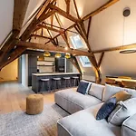Huswell - City-View Loft With Wooden Beams And Mezzanine