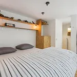 Cosy Art Studio Near Station With Bikes And Garden