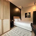 3 Bedroom Art-Nouveau Apartment With Free Parking