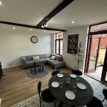 Charming Canal-Side Apartment In The Heart Of Gent