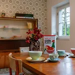 Huswell - Retro Apartment With A Cozy City Garden