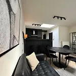Unique Luxury Apartment With Cosy Garden!