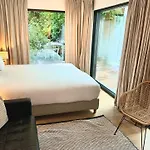 Luxury Apartment With Cosy Garden!